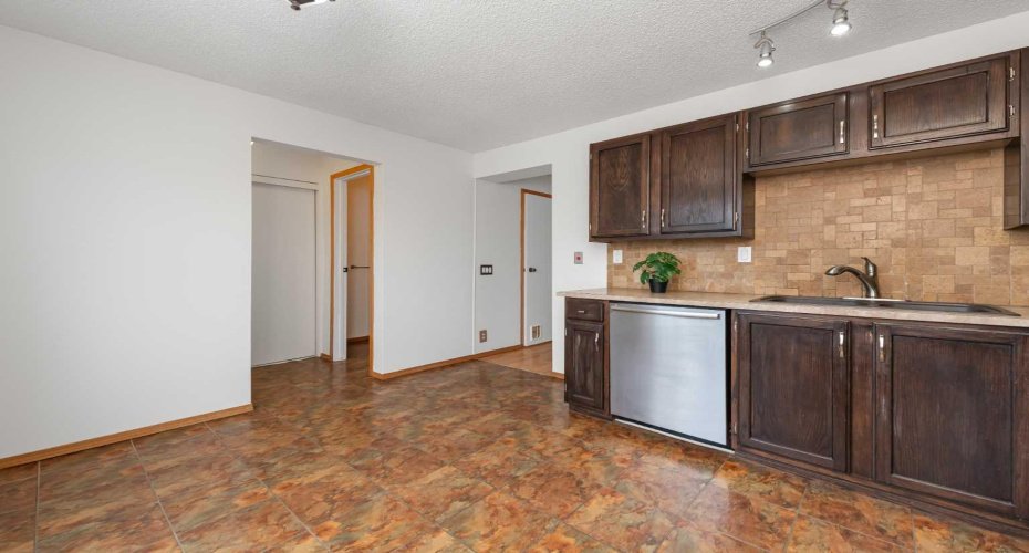 78 Queen Anne Close, Calgary, Alberta T2J 6E5, 3 Bedroom Bedrooms, 0 ,2 BathroomBathrooms,Residential,For Sale,Queen Anne,0,A2328087