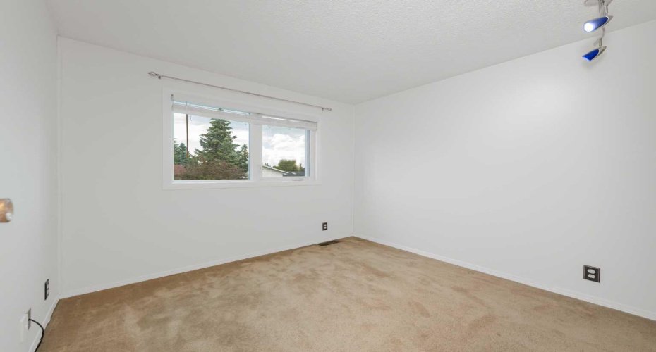 78 Queen Anne Close, Calgary, Alberta T2J 6E5, 3 Bedroom Bedrooms, 0 ,2 BathroomBathrooms,Residential,For Sale,Queen Anne,0,A2328087