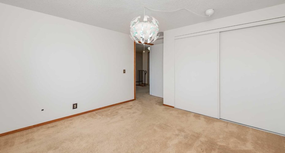 78 Queen Anne Close, Calgary, Alberta T2J 6E5, 3 Bedroom Bedrooms, 0 ,2 BathroomBathrooms,Residential,For Sale,Queen Anne,0,A2328087