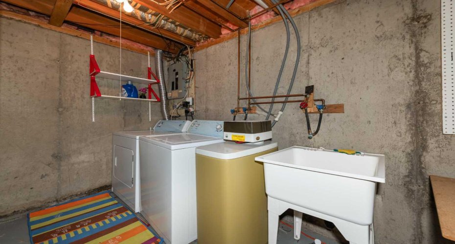 78 Queen Anne Close, Calgary, Alberta T2J 6E5, 3 Bedroom Bedrooms, 0 ,2 BathroomBathrooms,Residential,For Sale,Queen Anne,0,A2328087