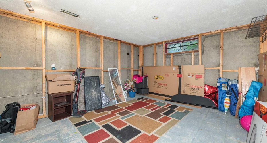 78 Queen Anne Close, Calgary, Alberta T2J 6E5, 3 Bedroom Bedrooms, 0 ,2 BathroomBathrooms,Residential,For Sale,Queen Anne,0,A2328087