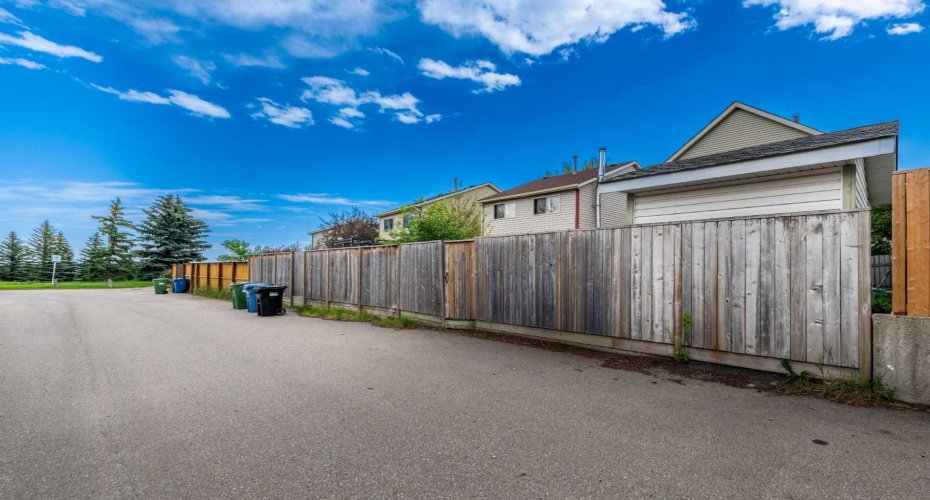 78 Queen Anne Close, Calgary, Alberta T2J 6E5, 3 Bedroom Bedrooms, 0 ,2 BathroomBathrooms,Residential,For Sale,Queen Anne,0,A2328087