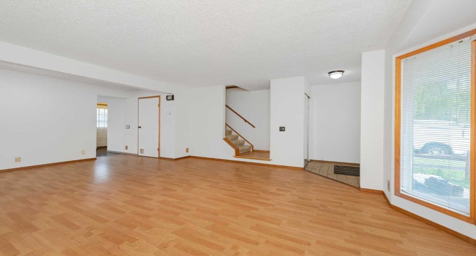 78 Queen Anne Close, Calgary, Alberta T2J 6E5, 3 Bedroom Bedrooms, 0 ,2 BathroomBathrooms,Residential,For Sale,Queen Anne,0,A2328087