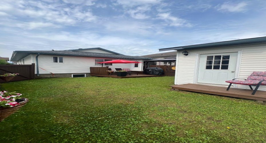249 Fox Crescent, Fort McMurray, Alberta T9K0C2, 5 Bedroom Bedrooms, 0 ,3 BathroomBathrooms,Residential,For Sale,Fox,0,A2328097