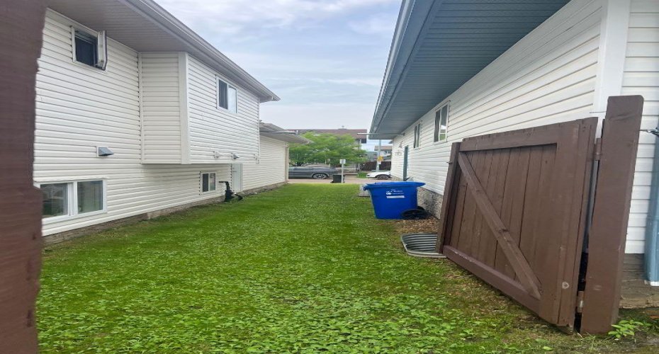 249 Fox Crescent, Fort McMurray, Alberta T9K0C2, 5 Bedroom Bedrooms, 0 ,3 BathroomBathrooms,Residential,For Sale,Fox,0,A2328097