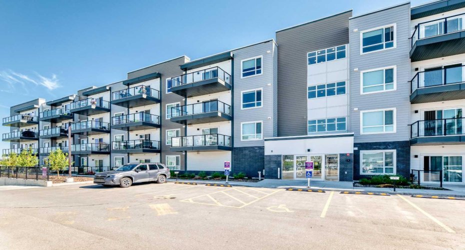 33 Carringham Gate, Calgary, Alberta T3P 2H6, 1 Bedroom Bedrooms, 0 ,1 BathroomBathrooms,Residential,For Sale,Carringham,0,A2328116