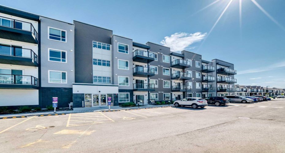 33 Carringham Gate, Calgary, Alberta T3P 2H6, 1 Bedroom Bedrooms, 0 ,1 BathroomBathrooms,Residential,For Sale,Carringham,0,A2328116