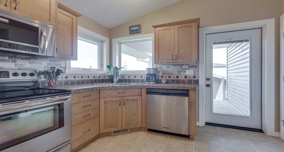 74 Mackenzie Crescent, Lacombe, Alberta T4L 0B3, 4 Bedroom Bedrooms, 0 ,3 BathroomBathrooms,Residential,For Sale,Mackenzie,0,A2324482