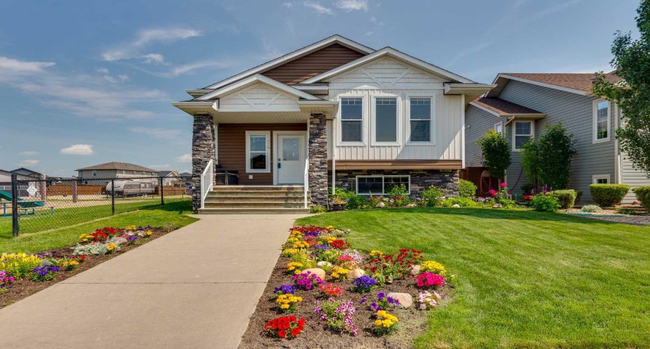 74 Mackenzie Crescent, Lacombe, Alberta T4L 0B3, 4 Bedroom Bedrooms, 0 ,3 BathroomBathrooms,Residential,For Sale,Mackenzie,0,A2324482