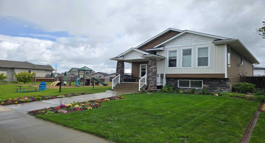 74 Mackenzie Crescent, Lacombe, Alberta T4L 0B3, 4 Bedroom Bedrooms, 0 ,3 BathroomBathrooms,Residential,For Sale,Mackenzie,0,A2324482