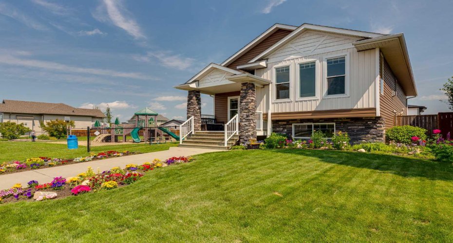 74 Mackenzie Crescent, Lacombe, Alberta T4L 0B3, 4 Bedroom Bedrooms, 0 ,3 BathroomBathrooms,Residential,For Sale,Mackenzie,0,A2324482