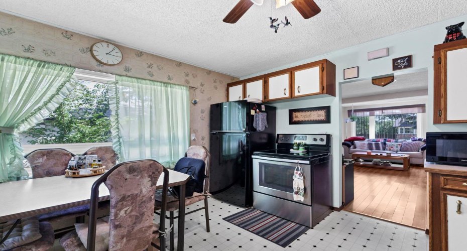 162 2 Street, Medicine Hat, Alberta T1A5K9, 3 Bedroom Bedrooms, 0 ,2 BathroomBathrooms,Residential,For Sale,2,0,A2327934