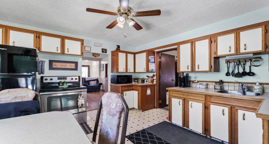 162 2 Street, Medicine Hat, Alberta T1A5K9, 3 Bedroom Bedrooms, 0 ,2 BathroomBathrooms,Residential,For Sale,2,0,A2327934