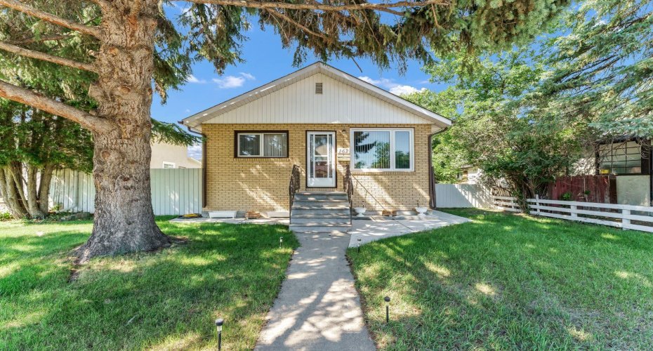 162 2 Street, Medicine Hat, Alberta T1A5K9, 3 Bedroom Bedrooms, 0 ,2 BathroomBathrooms,Residential,For Sale,2,0,A2327934