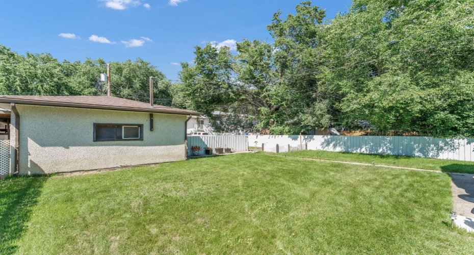 162 2 Street, Medicine Hat, Alberta T1A5K9, 3 Bedroom Bedrooms, 0 ,2 BathroomBathrooms,Residential,For Sale,2,0,A2327934