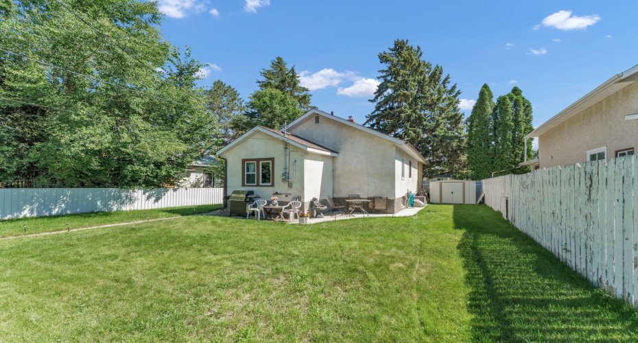 162 2 Street, Medicine Hat, Alberta T1A5K9, 3 Bedroom Bedrooms, 0 ,2 BathroomBathrooms,Residential,For Sale,2,0,A2327934