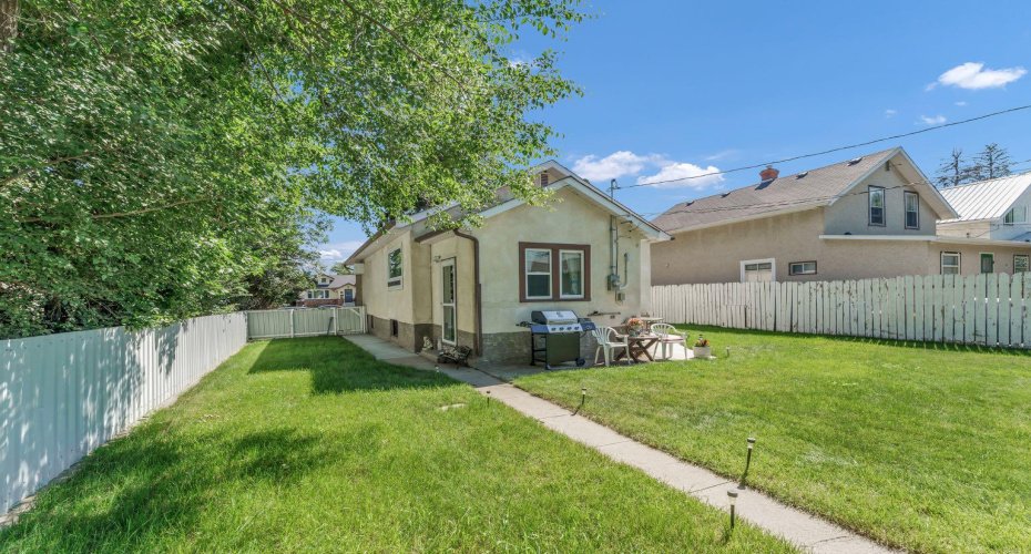 162 2 Street, Medicine Hat, Alberta T1A5K9, 3 Bedroom Bedrooms, 0 ,2 BathroomBathrooms,Residential,For Sale,2,0,A2327934