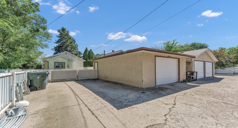 162 2 Street, Medicine Hat, Alberta T1A5K9, 3 Bedroom Bedrooms, 0 ,2 BathroomBathrooms,Residential,For Sale,2,0,A2327934