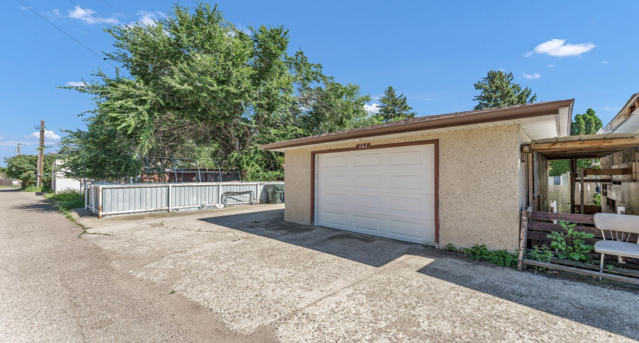 162 2 Street, Medicine Hat, Alberta T1A5K9, 3 Bedroom Bedrooms, 0 ,2 BathroomBathrooms,Residential,For Sale,2,0,A2327934