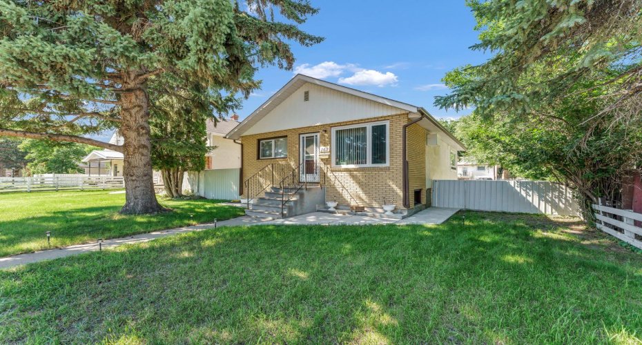162 2 Street, Medicine Hat, Alberta T1A5K9, 3 Bedroom Bedrooms, 0 ,2 BathroomBathrooms,Residential,For Sale,2,0,A2327934