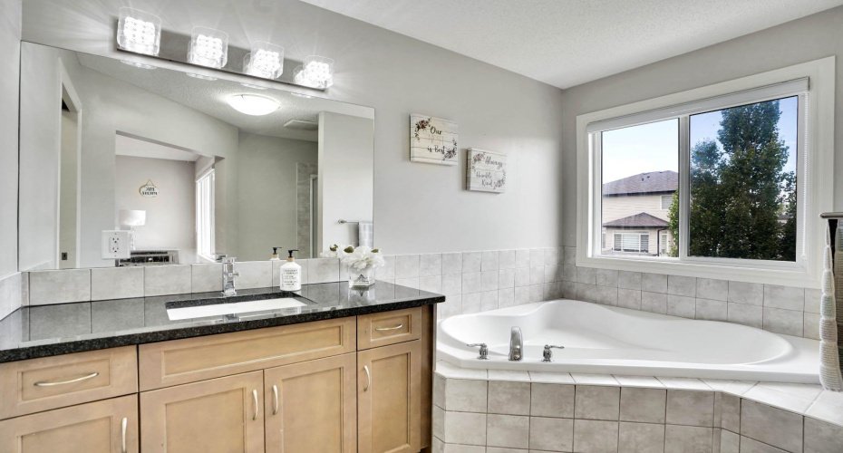 117 Hawkmere Place, Chestermere, Alberta T1X 0C6, 5 Bedrooms Bedrooms, ,4 BathroomsBathrooms,Residential,For Sale,Hawkmere,A2328027