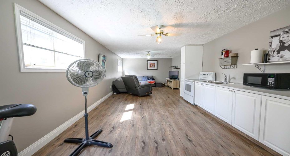 6105 95 Street, Grande Prairie, Alberta T8W 2C9, 6 Bedroom Bedrooms, 0 ,4 BathroomBathrooms,Residential,For Sale,95,0,A2286322