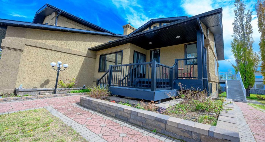 6105 95 Street, Grande Prairie, Alberta T8W 2C9, 6 Bedroom Bedrooms, 0 ,4 BathroomBathrooms,Residential,For Sale,95,0,A2286322