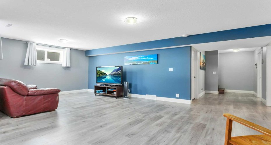 17 Coachill Street, Blackfalds, Alberta T4M 0A9, 5 Bedroom Bedrooms, 0 ,4 BathroomBathrooms,Residential,For Sale,Coachill,0,A2301559