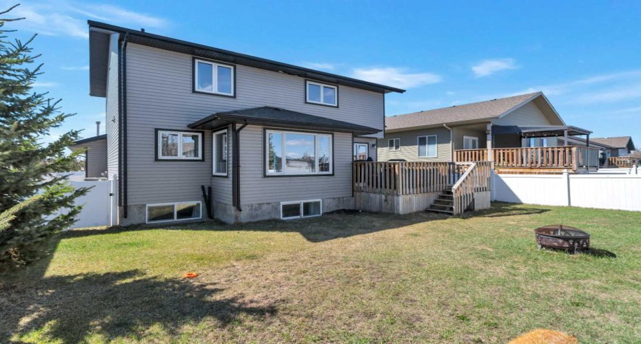 17 Coachill Street, Blackfalds, Alberta T4M 0A9, 5 Bedroom Bedrooms, 0 ,4 BathroomBathrooms,Residential,For Sale,Coachill,0,A2301559