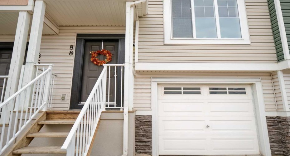 88 Pantego Lane, Calgary, Alberta T3K 0T1, 3 Bedroom Bedrooms, 0 ,3 BathroomBathrooms,Residential,For Sale,Pantego,0,A2303795