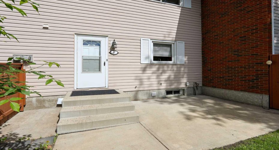 15 Stanton Street, Red Deer, Alberta T4N 0B9, 3 Bedroom Bedrooms, 0 ,2 BathroomBathrooms,Residential,For Sale,Stanton,0,A2310992