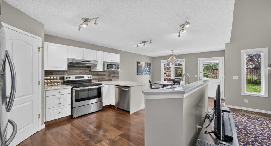 138 Tuscarora Way, Calgary, Alberta T3L 2H1, 4 Bedroom Bedrooms, 0 ,3 BathroomBathrooms,Residential,For Sale,Tuscarora,0,A2311355