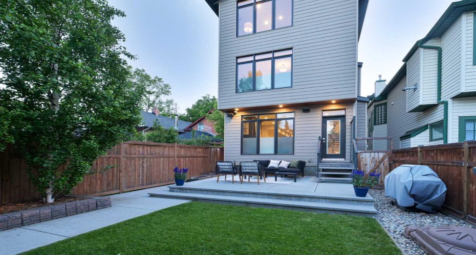 922 5 Street, Calgary, Alberta T2N 1R2, 5 Bedroom Bedrooms, 0 ,5 BathroomBathrooms,Residential,For Sale,5,0,A2318295