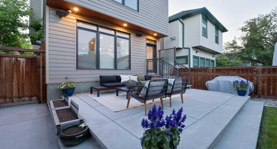 922 5 Street, Calgary, Alberta T2N 1R2, 5 Bedroom Bedrooms, 0 ,5 BathroomBathrooms,Residential,For Sale,5,0,A2318295