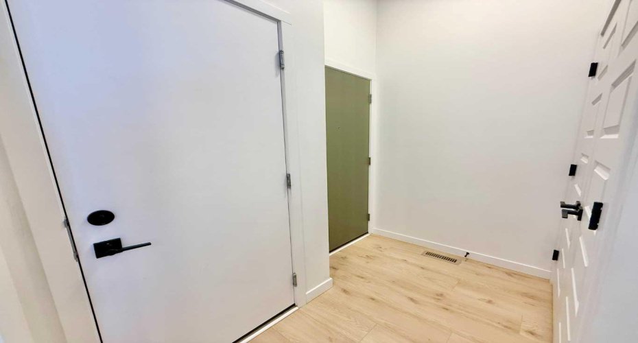 Entry / Garage Door