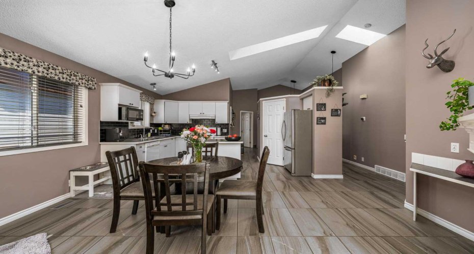 44 Douglas Glen Place, Calgary, Alberta T2Z 2M9, 5 Bedroom Bedrooms, 0 ,3 BathroomBathrooms,Residential,For Sale,Douglas Glen,0,A2320977