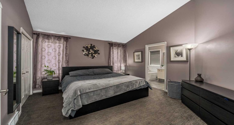 44 Douglas Glen Place, Calgary, Alberta T2Z 2M9, 5 Bedroom Bedrooms, 0 ,3 BathroomBathrooms,Residential,For Sale,Douglas Glen,0,A2320977