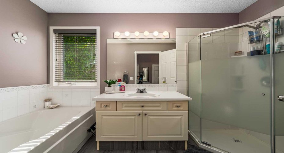 44 Douglas Glen Place, Calgary, Alberta T2Z 2M9, 5 Bedroom Bedrooms, 0 ,3 BathroomBathrooms,Residential,For Sale,Douglas Glen,0,A2320977