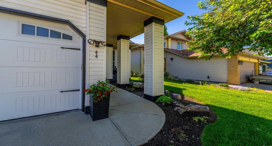 44 Douglas Glen Place, Calgary, Alberta T2Z 2M9, 5 Bedroom Bedrooms, 0 ,3 BathroomBathrooms,Residential,For Sale,Douglas Glen,0,A2320977