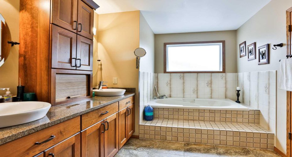 2265 27 Avenue, Lethbridge, Alberta T1K 6K5, 4 Bedroom Bedrooms, 0 ,4 BathroomBathrooms,Residential,For Sale,27,0,A2321648