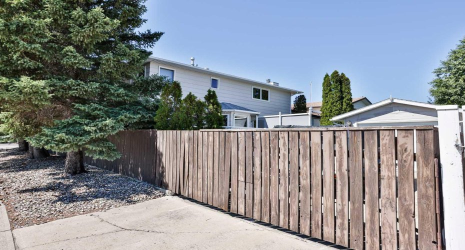 2265 27 Avenue, Lethbridge, Alberta T1K 6K5, 4 Bedroom Bedrooms, 0 ,4 BathroomBathrooms,Residential,For Sale,27,0,A2321648