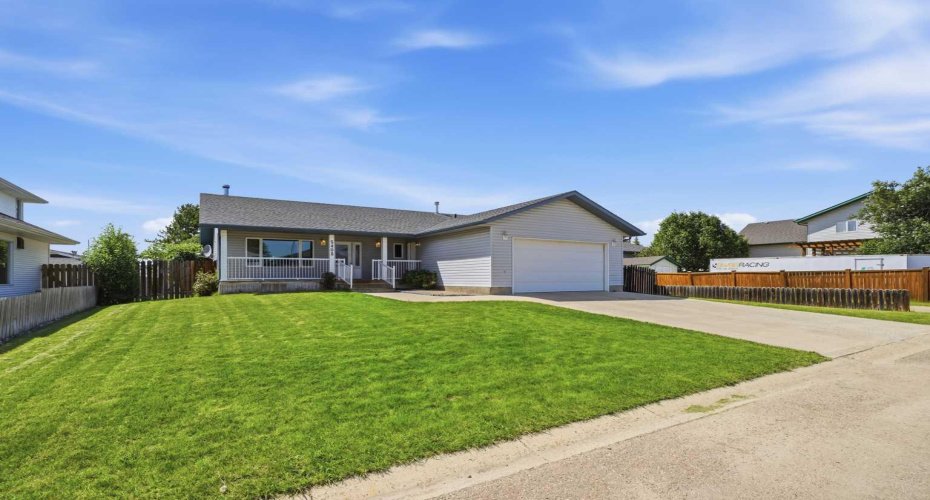 5408 52A Street, Eckville, Alberta T0M 0X0, 3 Bedroom Bedrooms, 0 ,2 BathroomBathrooms,Residential,For Sale,52A,0,A2323838