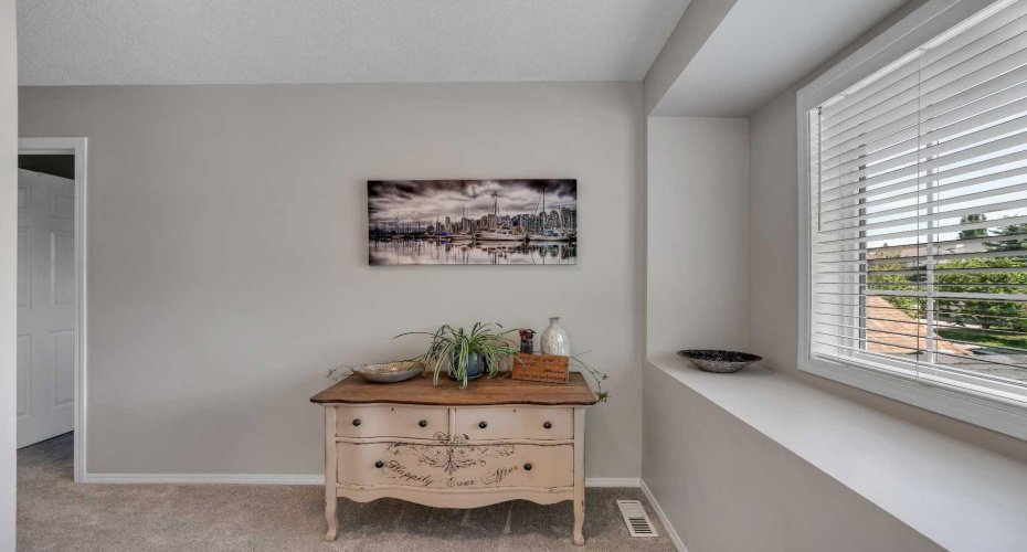 480 Douglas Glen Point, Calgary, Alberta T2Z 3G4, 4 Bedroom Bedrooms, 0 ,4 BathroomBathrooms,Residential,For Sale,Douglas Glen,0,A2323930
