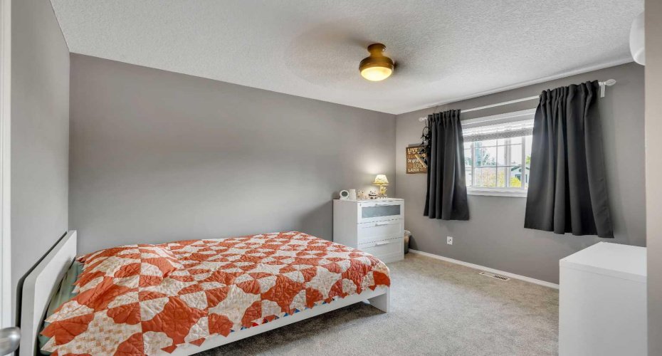 480 Douglas Glen Point, Calgary, Alberta T2Z 3G4, 4 Bedroom Bedrooms, 0 ,4 BathroomBathrooms,Residential,For Sale,Douglas Glen,0,A2323930