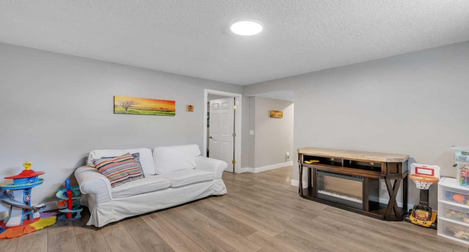 480 Douglas Glen Point, Calgary, Alberta T2Z 3G4, 4 Bedroom Bedrooms, 0 ,4 BathroomBathrooms,Residential,For Sale,Douglas Glen,0,A2323930