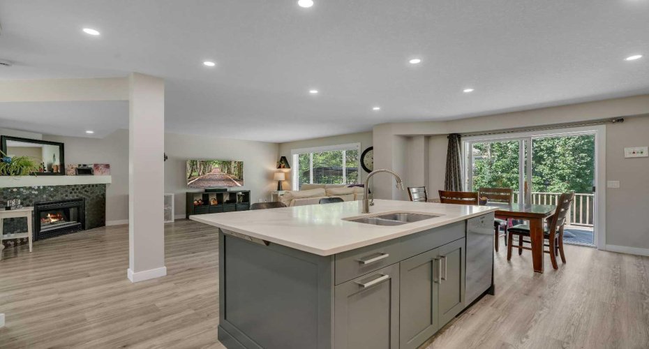 480 Douglas Glen Point, Calgary, Alberta T2Z 3G4, 4 Bedroom Bedrooms, 0 ,4 BathroomBathrooms,Residential,For Sale,Douglas Glen,0,A2323930