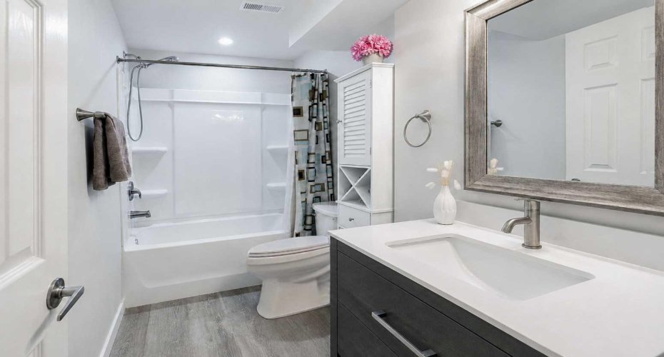 4pc Lower split Bathroom