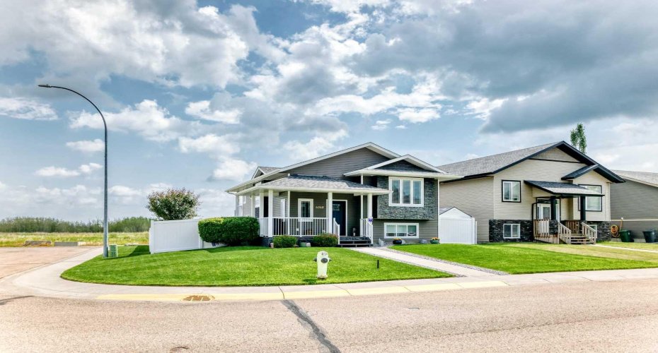 6368 58 Avenue, Innisfail, Alberta T4G 0A1, 4 Bedroom Bedrooms, 0 ,2 BathroomBathrooms,Residential,For Sale,58,0,A2324681
