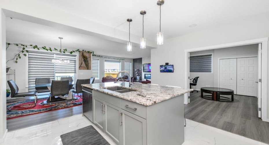 983 Corner Meadows Way, Calgary, Alberta T3N 1X8, 7 Bedroom Bedrooms, 0 ,6 BathroomBathrooms,Residential,For Sale,Corner Meadows,0,A2328223
