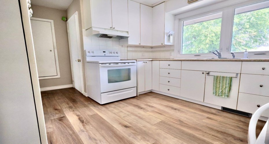 422 3 Avenue, Oyen, Alberta T0J2J0, 4 Bedroom Bedrooms, 0 ,2 BathroomBathrooms,Residential,For Sale,3,0,A2328227